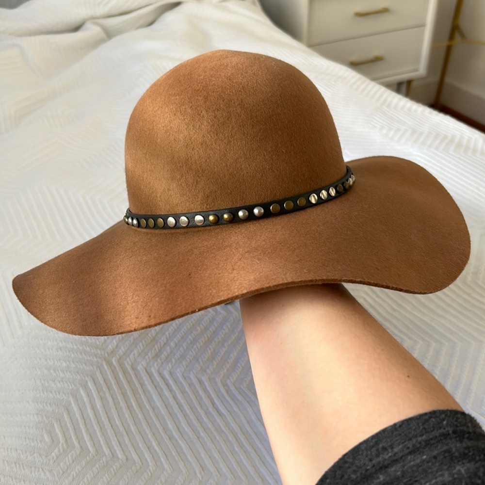 Wool floppy hat